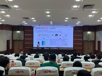 浙江大學(xué)鄧水光教授、南京大學(xué)陳振宇教授應(yīng)邀來學(xué)院做專題學(xué)術(shù)報(bào)告，共話南京軟件開發(fā)新趨勢(shì)